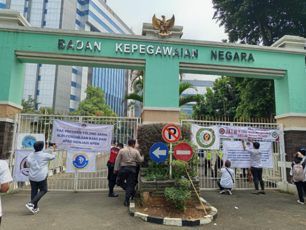 Aksi Honorer R2 & R3 Di Depan BKN , Jakarta Pusat, Tak Akan Pulang Sampai Tuntutan Kami di Realisasikan Pemerintah Pusat