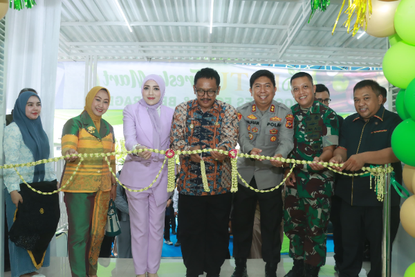 Bupati Kabupaten Sukabumi Resmikan Ratu Freshmart