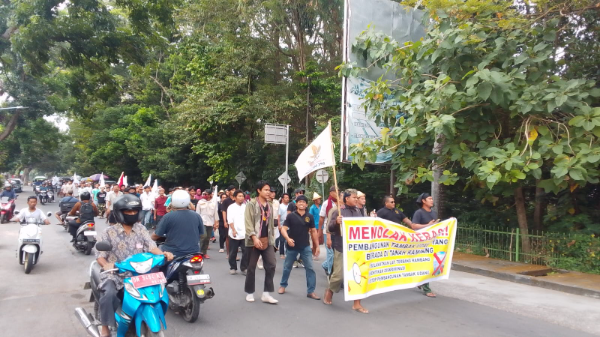 Fhoto : Istimewa ( Demonstrasi Ormas Ganas Menolak dan Minta Perusahaan Tambak Udang Rambang Di Tutup