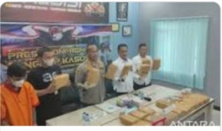 https://gardatipikornews.com.adhyaksanews.com/sinergitas-tni-dan-polri-apel-gabungan-di-parakansalak-hingga-terjun-kemasyarakat