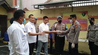 https://gardatipikornews.com.adhyaksanews.com/bhabinkamtibmas-polsek-toili-kompak-dan-akrab-bermain-bersama-anak-tk