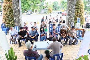 https://gardatipikornews.com.adhyaksanews.com/karya-bakti-tni-satkowil-sebagai-upaya-tni-ad-dalam-membantu-mengatasi-kesulitan-rakyat-2