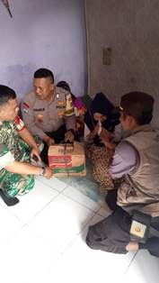 https://gardatipikornews.com.adhyaksanews.com/bukti-nyata-peduli-lingkungan-pemerintah-desa-cipaeh-kecamatan-gunung-kaler-giat-gotong-royong-bersihkan-jalanan-bersama-warganya-2