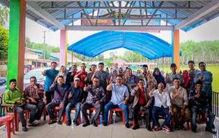 https://gardatipikornews.com.adhyaksanews.com/aksi-bersih-bersih-kades-h-subarta-bersama-jajaran-staf-desa-rt-rw-yang-cinta-dan-peduli-terhadap-kebersihan-lingkungannya