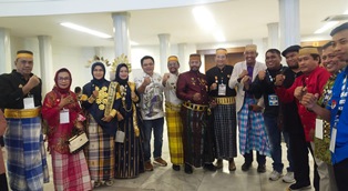https://gardatipikornews.com.adhyaksanews.com/reses-anggota-dprd-dapil-vi-kabupaten-bogor-masa-sidang-2022-2023-digelar-di-aula-kantor-kecamatan-ciseeng-guna-menampung-aspirasi-masyarakat