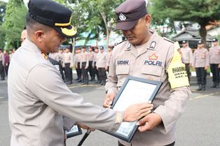 https://gardatipikornews.com.adhyaksanews.com/jokowi-di-hut-ke-15-gerindra-elektabilitas-prabowo-potensial-jadi-yang-tertinggi
