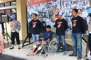 https://gardatipikornews.com.adhyaksanews.com/kepolisian-daerah-polda-sumatera-selatan-kembali-menggelar-olahraga-bersama-apel-olahraga