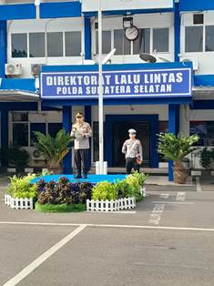 https://gardatipikornews.com.adhyaksanews.com/unit-lantas-polsek-sukaraja-polres-sukabumi-kota-polda-jabar-melakukan-kegiatan-mengedukasi-atau-sosialisasi-terkait-kamseltibcarlantas-ke-sekolah-sekolah