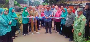 https://gardatipikornews.com.adhyaksanews.com/kanit-intelkam-polsek-kronjo-polresta-tangerang-bersama-pemdes-pagedangan-udik-baksos-bersama-di-area-slum