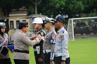 https://gardatipikornews.com.adhyaksanews.com/biro-sdm-polda-sumsel-menggelar-kegiatan-pelatihan-keterampilan-dan-etika-pelayanan-publik-serta-kemampuan-komunikasi-digital-anggota-polri-ruang-rapat-biro-sdm-gedung-promoter-mapolda-sumsel