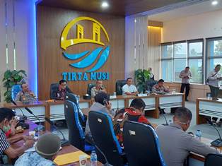 https://gardatipikornews.com.adhyaksanews.com/rangka-hari-pers-nasional-pokjawan-zona-4-berbagi-makanan-siap-saji-di-masjid-jami-nurul-hikmah