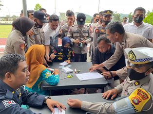 https://gardatipikornews.com.adhyaksanews.com/kapolres-bima-akbp-hariyanto-sh-sik-lakukan-tehnical-inspeksion-personel