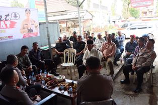 https://gardatipikornews.com.adhyaksanews.com/polres-sumbawa-barat-bersama-rsud-asy-syifa-lakukan-vaksinasi-covid-19-boster-ke-2