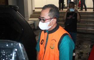https://gardatipikornews.com.adhyaksanews.com/aksi-heroik-polisi-lalu-lintas-polres-sukabumi-bantu-keluarga-yang-bawa-jenazah-bayiterjebak-macet-dan-langsung-lakukan-pengawalan
