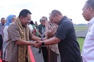 https://gardatipikornews.com.adhyaksanews.com/pdip-dpc-kabupaten-bogor-menggelar-kegiatan-pengobatan-gratis-di-desa-ciseeng