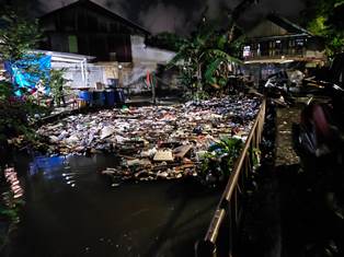 https://gardatipikornews.com.adhyaksanews.com/akibat-intensitas-hujan-semalaman-terjadi-lagi-bencana-pohon-tumbang-di-sekitaran-pelabuhan-ratu