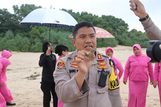 https://gardatipikornews.com.adhyaksanews.com/lakukan-pembinaan-polisi-di-sukabumi-ingatkan-linmas-wujudkan-kondusifitas