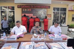 https://gardatipikornews.com.adhyaksanews.com/didampingi-17-pimpinan-organisasi-ketua-umum-keris-tanda-tangani-kerjasama-dengan-bank-syariah-indonesia-bsi