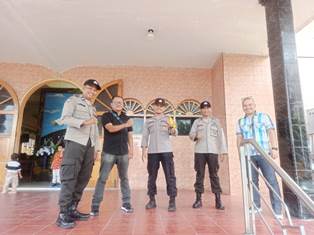 https://gardatipikornews.com.adhyaksanews.com/perang-terhadap-miras-polisi-sita-belasan-liter-cap-tikus-di-moilong