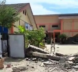 https://gardatipikornews.com.adhyaksanews.com/gapura-sman-3-kabupaten-tangerang-ambruk-kualitas-konstruksi-jadi-sorotan