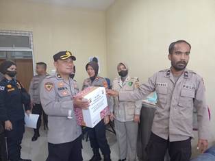 https://gardatipikornews.com.adhyaksanews.com/ciptakan-keakraban-babinsa-desa-waru-serka-gatot-dwi-purnomo-laksanakan-komunikasi-sosial-bersama-babinmas-dan-kepala-desa-waru