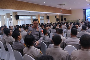 https://gardatipikornews.com.adhyaksanews.com/kasubbid-pid-bidhumas-polda-sumsel-akbp-yoga-baskara-jaya-sik-saat-melakukan-supervisi-jajaran-polres-okut