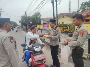 https://gardatipikornews.com.adhyaksanews.com/jaring-aspirasi-kapolresta-tangerang-laksanakan-jumat-curhat-di-pt-vci
