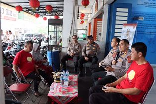https://gardatipikornews.com.adhyaksanews.com/bareng-koramil-polsek-warudoyong-sukabumi-gelar-pengamanan-di-bazar-minyak-goreng