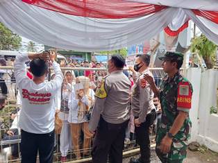 https://gardatipikornews.com.adhyaksanews.com/bersama-tim-sar-gabungan-polairud-polres-bima-kota-evakuasi-bagan-penangkap-ikan-nyaris-tenggelam