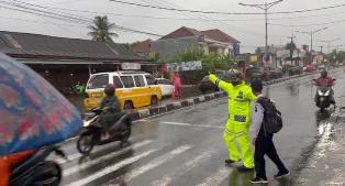 https://gardatipikornews.com.adhyaksanews.com/walaupun-hujan-deras-kasi-propam-polres-majalengka-dengan-penuh-semangat-berikan-arahan-positif-saat-pelaksanaan-apel-pagi