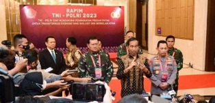 https://gardatipikornews.com.adhyaksanews.com/pastikan-berjalan-lancar-babinsa-koramil-ponggok-dampingi-kegiatan-vaksinasi-lansia