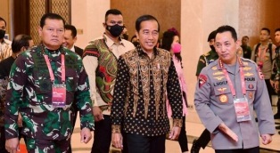 https://gardatipikornews.com.adhyaksanews.com/waspadai-karhutla-presiden-kembali-ingatkan-pangdam-hingga-kapolda