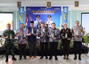 https://gardatipikornews.com.adhyaksanews.com/hj-nia-purakania-sh-m-knterus-perjuangkan-kebutuhan-masyarakat-kabupaten-bandung-dalam-program-rutilahu