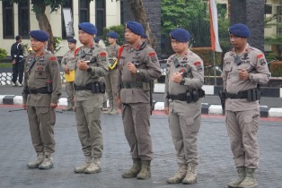 https://gardatipikornews.com.adhyaksanews.com/oknum-polsek-tallo-makassar-diduga-lepas-7-orang-terduga-pelaku-kasus-pembunuhan-ada-apa