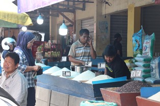 https://gardatipikornews.com.adhyaksanews.com/diduga-caleg-ditipu-kades-marindal-ii-sekda-ds-kita-tindak-tegas