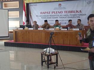 https://gardatipikornews.com.adhyaksanews.com/kapolres-loteng-kesuksesan-pesona-bau-nyale-hasil-kerja-sama-semua-elemen-masyarakat