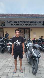 https://gardatipikornews.com.adhyaksanews.com/atas-prestasinya-kapolda-ntb-dan-direktur-reskrimsus-terima-penghargaan-dari-lemkapi