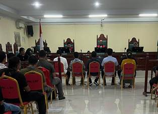 https://gardatipikornews.com.adhyaksanews.com/dua-saksi-satu-mobil-dengan-godol-ungkap-fakta-dalam-persidangan-tegas-akui-godol-tak-ada-bawa-senpi