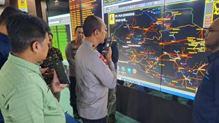 https://gardatipikornews.com.adhyaksanews.com/polsek-dramaga-tindak-lanjutti-terkait-adanya-penangkapan-pelaku-penyalahgunaan-narkotika-oleh-warga-maayarakat-yang-viral-di-medsos