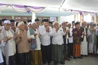 https://gardatipikornews.com.adhyaksanews.com/berseragam-oranye-tersangka-bidan-zn-diserahkan-penyidik-polres-prabumulih-ke-jpu