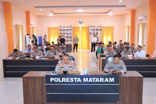 https://gardatipikornews.com.adhyaksanews.com/akibat-intensitas-hujan-tinggi-jembatan-way-kalam-pekon-menggala-ambruk-di-terjang-banjir