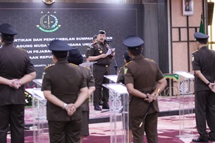 https://gardatipikornews.com.adhyaksanews.com/bantuan-beras-pemerintah-kembali-disalurkan-pemdes-kuripan-kecamatan-ciseeng-bersama-kasi-kesra-indar-sari-dimonitor-bhabinmas-bripka-hary