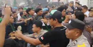 https://gardatipikornews.com.adhyaksanews.com/resmi-masa-jabatan-378-kades-di-kabupaten-sukabumi-dikukuhkan-jadi-8-tahun