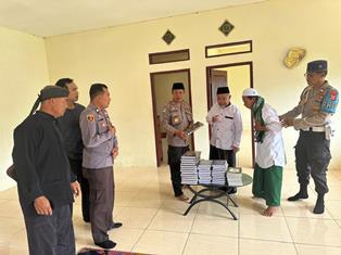 https://gardatipikornews.com.adhyaksanews.com/bansos-beras-10-kg-kembali-disalurkan-pt-pos-indonesia-dan-pemdes-cibeuteung-muara-dihadiri-kepala-desa-asep-suhendar-berlangsung-kondusif