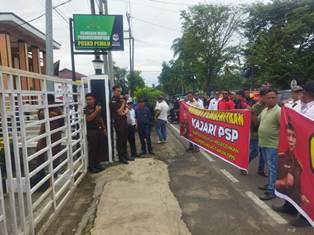 https://gardatipikornews.com.adhyaksanews.com/perhutani-tebang-kayu-mahoni-dan-almanium-di-dua-titik-kabupaten-lebak