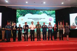https://gardatipikornews.com.adhyaksanews.com/tetap-gencar-di-tahap-akhir-pembangunan-desa-cicareuh-kec-cikidang-kabupaten-sukabumi