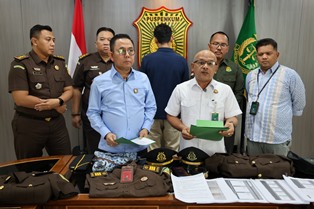 https://gardatipikornews.com.adhyaksanews.com/kios-pupuk-subsidi-sami-jaya-desa-lembur-sawah-kecamatan-pabuaran-di-duga-menjual-di-harga-yang-sangat-tinggi-ini-ulasannya