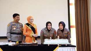 https://gardatipikornews.com.adhyaksanews.com/keluarga-korban-pembunuhan-tanggapi-putusan-pn-cikarang-di-hukum-namun-tidak-di-tahan