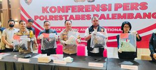 https://gardatipikornews.com.adhyaksanews.com/kpud-labura-kembalikan-berkas-paslon-arizal-dan-darnol