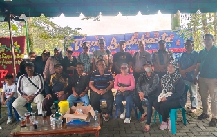 https://gardatipikornews.com.adhyaksanews.com/dukung-kegiatan-olah-raga-pemuda-karang-taruna-desa-toiba-pt-wiramas-permaisalurkan-bantuan-melalui-csr-30-juta-rupiah